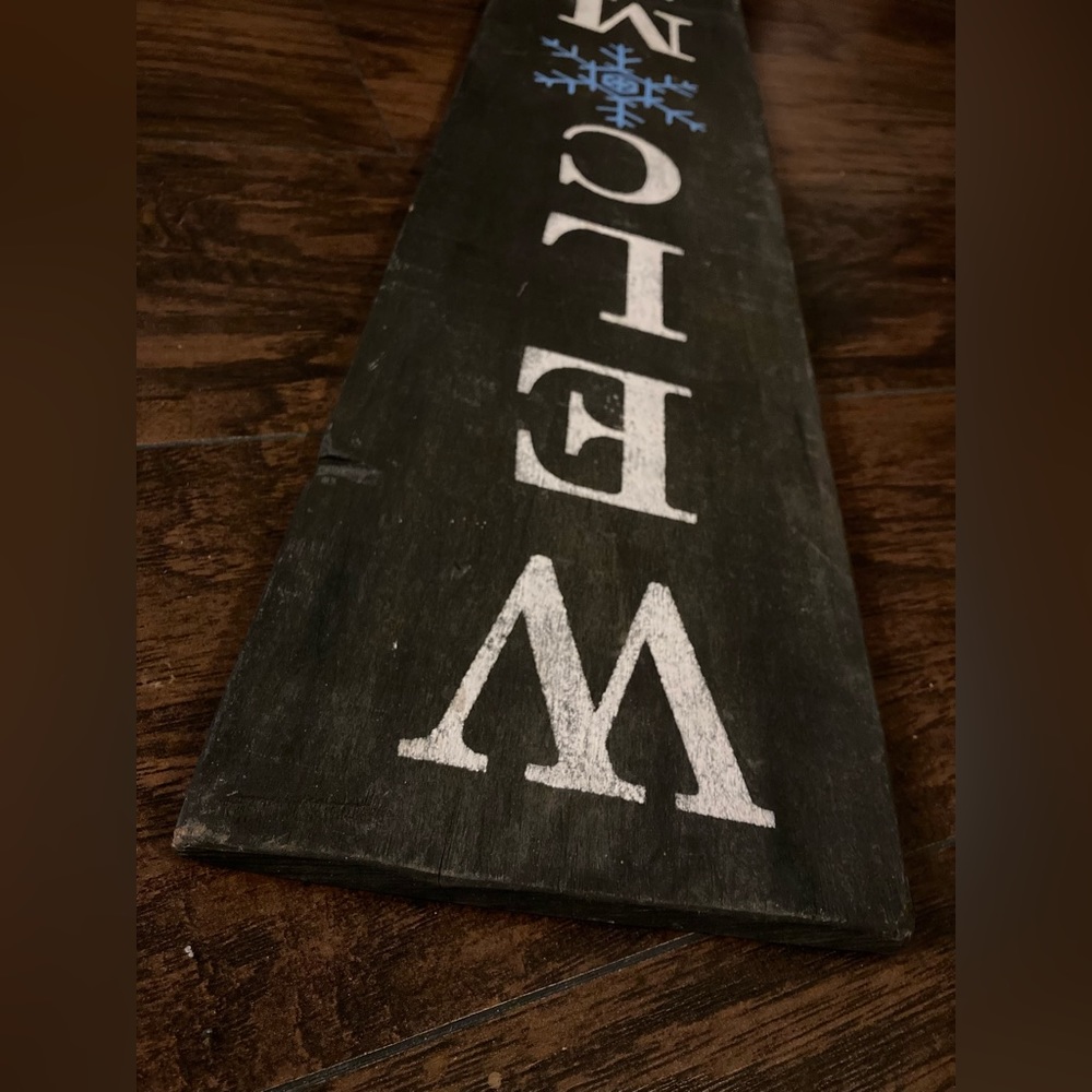 Snowflake Welcome Sign - Picture 7 of 10